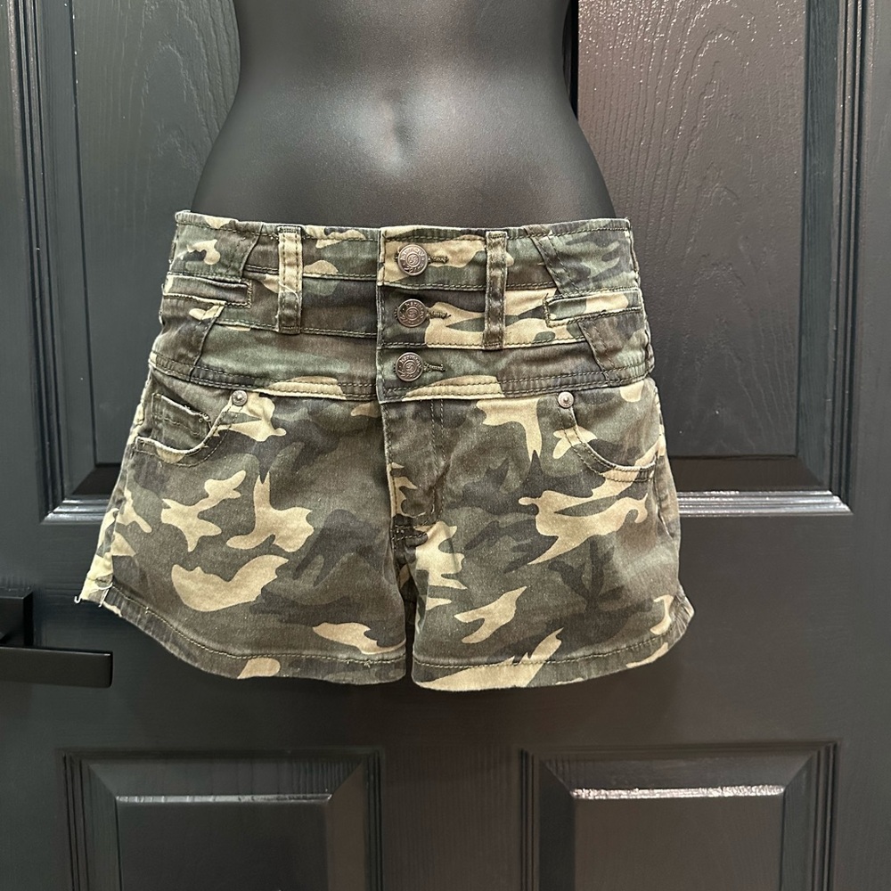 Camouflage Junior’s Highwaist Shorts